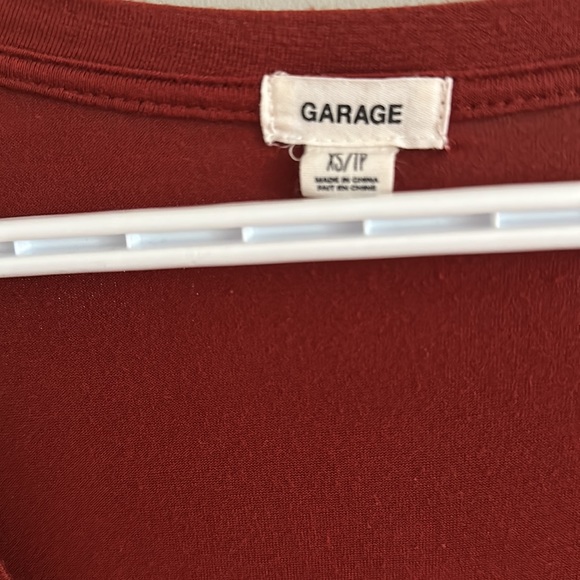 Garage size xs long side slit burnt orange tee - Picture 2 of 4